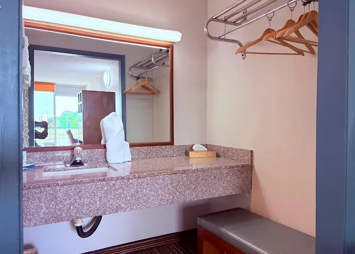 Motel Discovery 2*